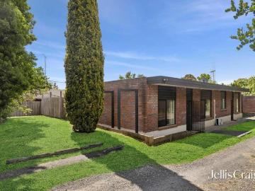 Kyneton, Mount Alexander, Victoria - Garden