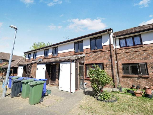 Brimfield Road, Purfleet on Thames. 1 bed flat to rent £1,150 pcm £265 pw