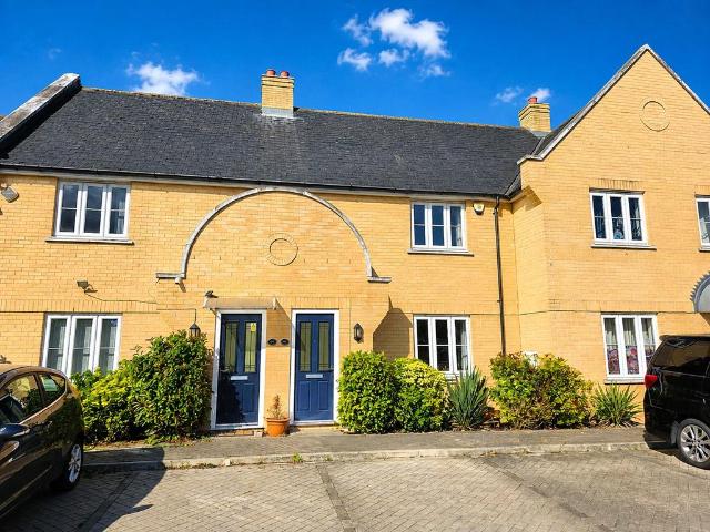 Brimsdown Avenue, Laindon, Essex, SS15 2 bed terraced house to rent £1,450 pcm £335 pw