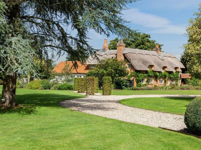 Brimpton Lane, Brimpton, Reading 5 bed detached house to rent £5,500 pcm £1,269 pw
