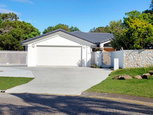 Bring the Caravan and Boat ! Best Value Fully Renovated Home in Mermaid Waters