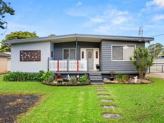 Bring The family! Large home + 2 bedroom Granny Flat