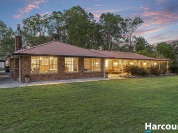 Bring The Horses, The Kids, The Dirt Bikes & Enjoy Country Living