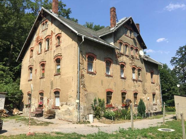 Bringen sie das Haus auf Vordermann und vermieten es neu!