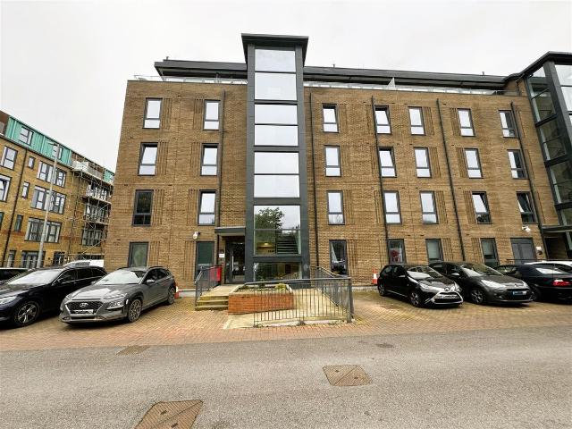 Brindley Place, Uxbridge UB8, 3 bed flat to rent, £2,100 pcm | PrimeLocation