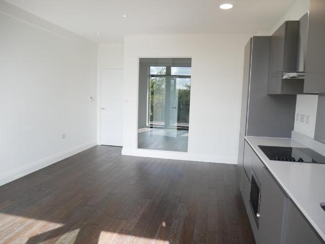 Brindley Place, Uxbridge UB8 1 bed flat to rent £1,450 pcm £335 pw
