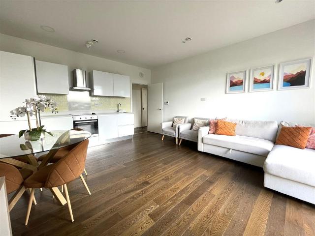 Brindley Place, Uxbridge UB8, 1 bed flat to rent, £1,600 pcm | PrimeLocation