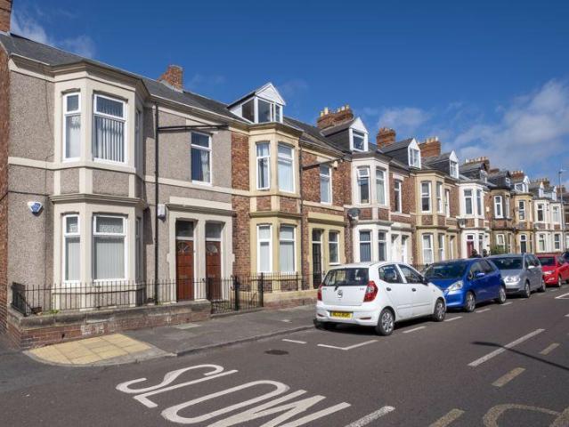Brinkburn Avenue, Gateshead NE8 2 bed flat to rent £725 pcm £167 pw