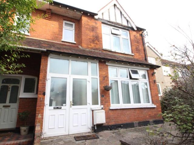 Brinkley Road, Worcester Park KT4 4 bed semi detached house to rent £2,800 pcm £646 pw
