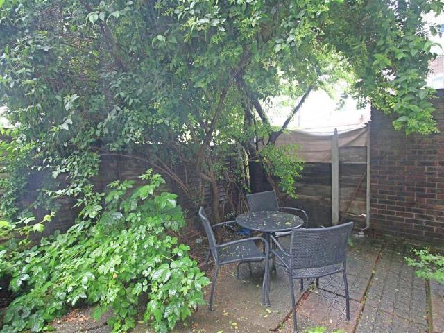 Brion Place, London 4 bed flat to rent £2,900 pcm £669 pw