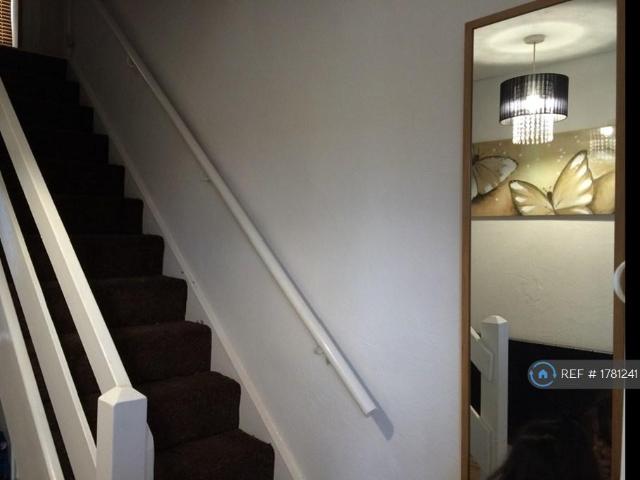 Brion Place, London, E14 4 bed flat to rent £2,900 pcm £669 pw