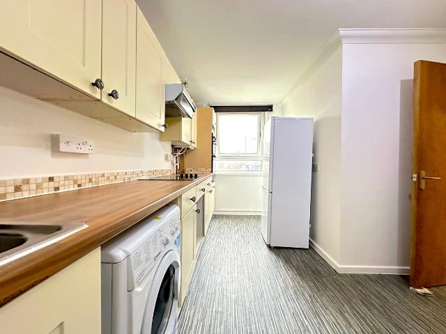 Brion Place, London E14, 4 bed flat to rent, £3,000 pcm | PrimeLocation