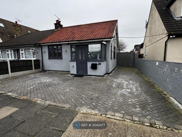 Briscoe Road, Rainham RM13, 2 bed bungalow to rent, £2,000 pcm | PrimeLocation