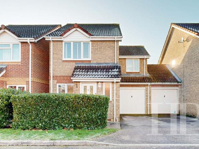 Brisbane Close, Crawley RH11, 3 bed link detached house to rent, £1,900 pcm | PrimeLocation