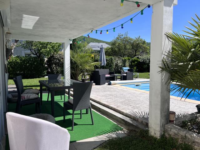BRISON SAINT INNOCENT Maison familiale avec piscine et studio indépendant