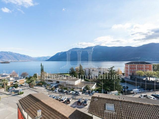 BRISSAGO Ampio appartamento in posizione centrale e soleggiata con vista aperta sul lago