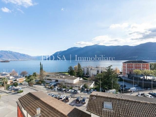 BRISSAGO Ampio appartamento in posizione centrale e soleggiata con vista aperta sul lago