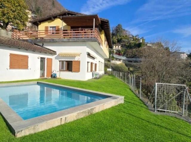 Brissago Bifamiliare con vista lago, piscina e grande potenziale di sviluppo