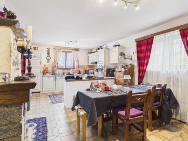 Brissago – Zweifamilienhaus mit Seeblick, Pool und grossem Entwicklungspotenzial