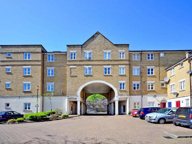 Bristowe Close, Brixton, London, SW2 1 bed flat to rent £1,950 pcm £450 pw