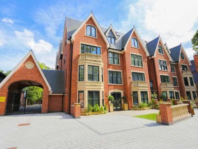 Bristol Court, 248 250 Bristol Road. 3 bed apartment to rent £3,500 pcm £808 pw