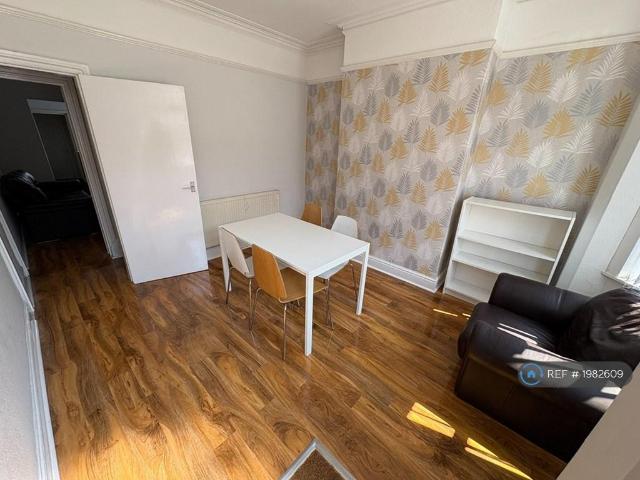 Bristol Road, Coventry, CV5 2 bed end of terrace house to rent £1,295 pcm £299 pw