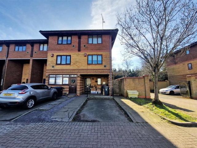 Bristol Road South, Rednal. 3 bed end of terrace house to rent £1,250 pcm £288 pw