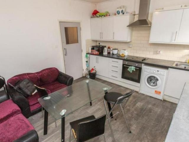 Bristol Road, Selly Oak, Birmingham 5 bed flat to rent £1,690 pcm £390 pw