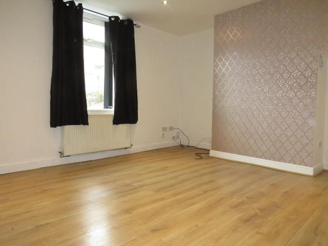 Bristol Street, Halifax HX3, 2 bed property to rent, £700 pcm | PrimeLocation