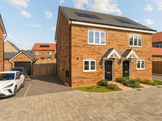 Bristlecone Place, Macclesfield SK11 2 bed semi detached house to rent £1,300 pcm £300 pw