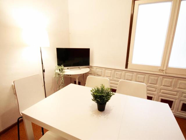 Brlliant double bedroom near the Monumental metro