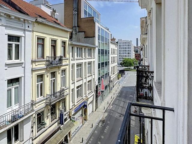 BRUXELLES CENTRE – Superbe appartement 1 chambre entièrement rénové Proche Anneessens & Place Rouppe