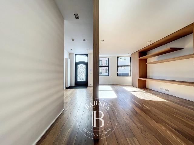 Bruxelles, Maison 6 Chambres 779 m² en location
