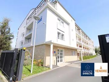 Place du Docteur Joly, Bruz, Ille-et-Vilaine
