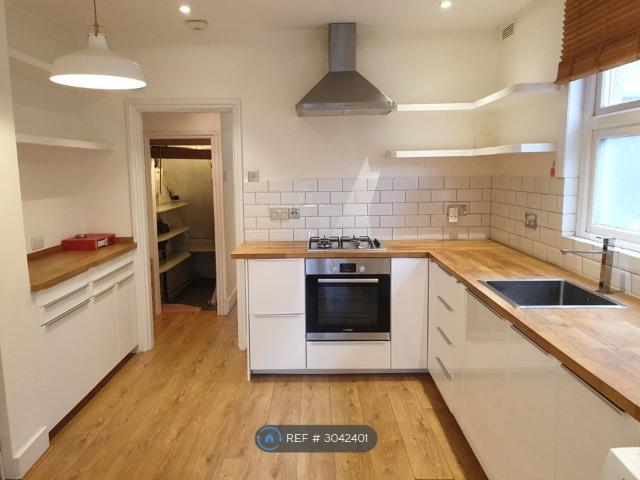 Bruce Road, Mitcham CR4, 1 bed flat to rent, £1,700 pcm | PrimeLocation