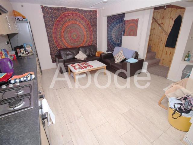 Brudenell Avenue, Hyde Park, Leeds 4 bed house to rent £1,681 pcm £388 pw