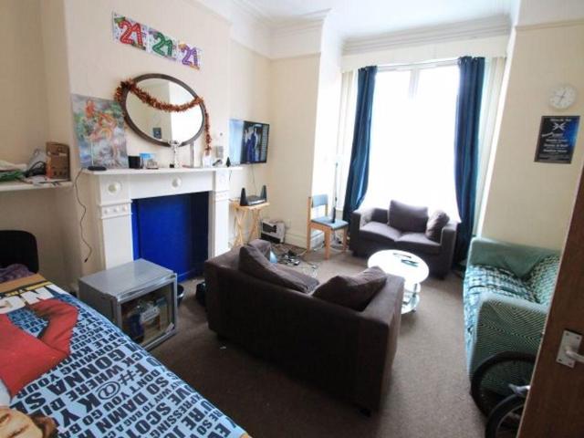 Brudenell Avenue, Leeds 6 bed house to rent £3,328 pcm £768 pw