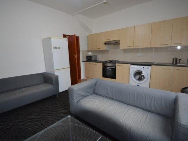 Brudenell Grove 3 bed house share to rent £1,494 pcm £345 pw