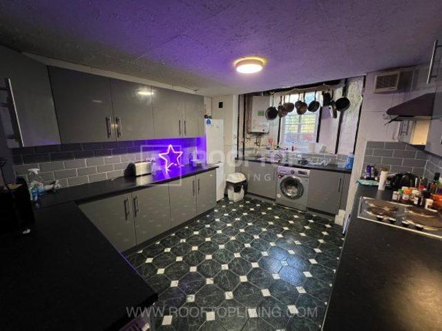 Brudenell Grove, Leeds LS6, 6 bed shared accommodation to rent, £585 pppm | PrimeLocation