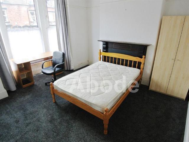 Brudenell Mount, Hyde Park, Leeds 5 bed house to rent £2,708 pcm £625 pw