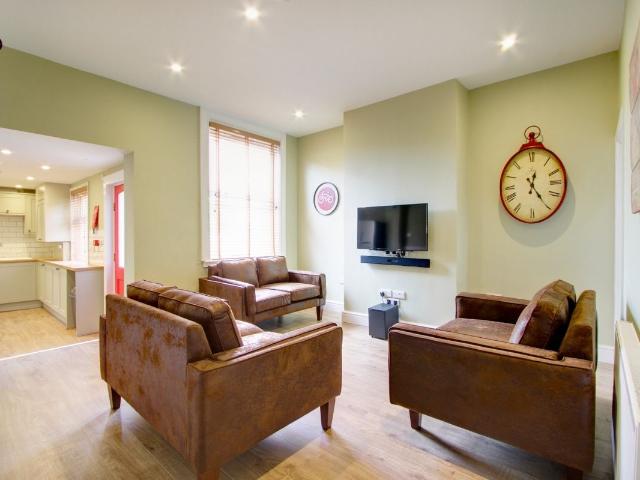 Brudenell Mount, Leeds LS6, 6 bed terraced house to rent, £689 pppm | PrimeLocation