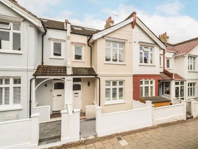 Brudenell Road, London SW17 4 bed house to rent £4,400 pcm £1,015 pw