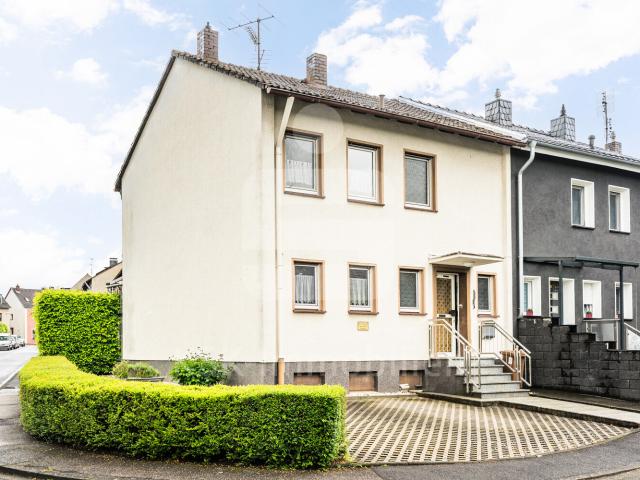 Brühl Badorf: Reihenendhaus mit Garten und Stellplätzen für Ihre Familie!