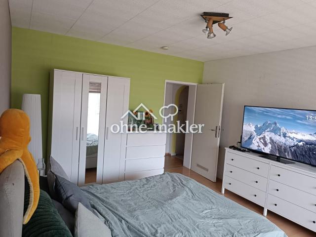Brühl Innenstadt: 3 Zimmer mit Einbauküche, Couch, Bett, Balkon, Garten