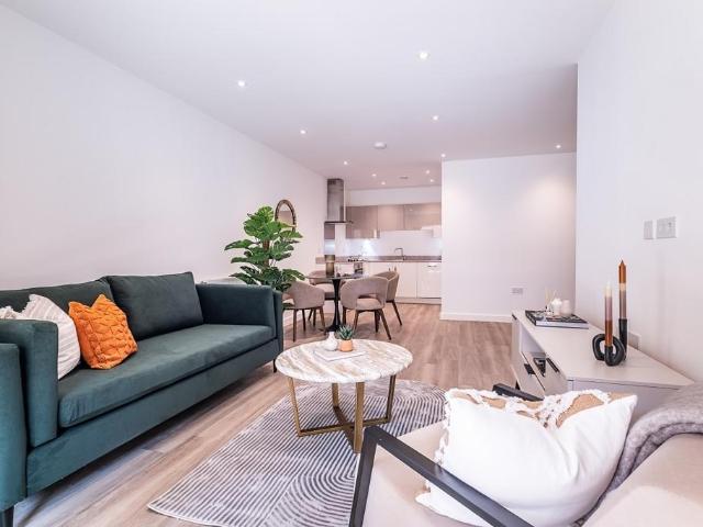 Brumwell Avenue London SE18 3 bed apartment to rent £3,000 pcm £692 pw