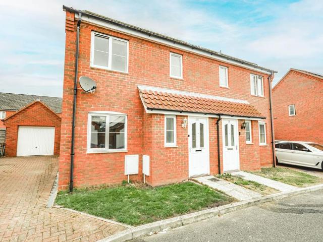 Brundall 3 bed semi detached house to rent £1,200 pcm £277 pw