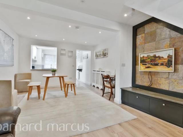 Brunel Close, HOUNSLOW 3 bed house to rent £2,400 pcm £554 pw