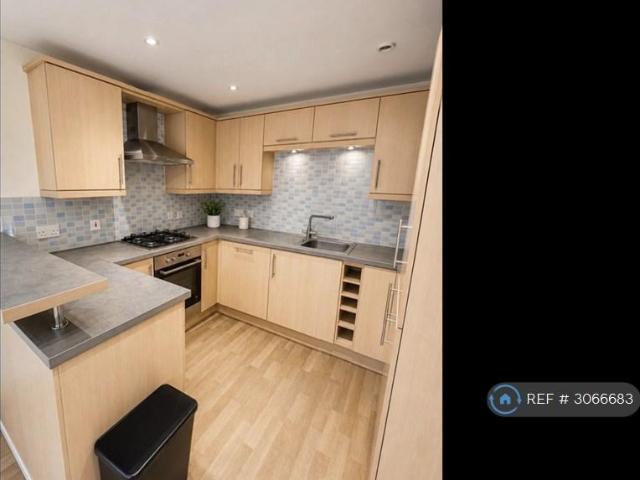 Brunel Crescent, Swindon, SN2 1 bed flat to rent £925 pcm £213 pw