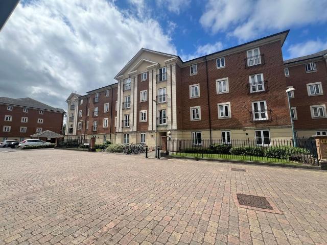 Brunel Crescent, Swindon SN2 2 bed apartment to rent £1,050 pcm £242 pw