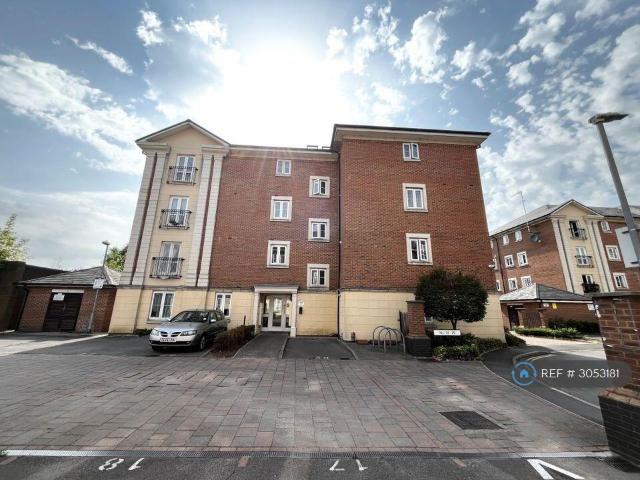 Brunel Crescent, Swindon, SN2 2 bed flat to rent £1,100 pcm £254 pw
